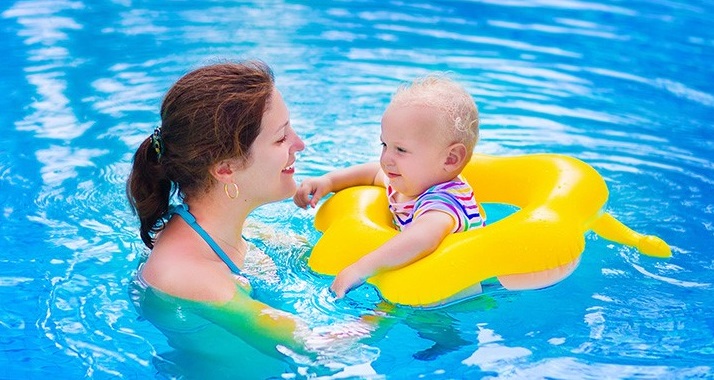 带宝宝游泳的好处和注意事项