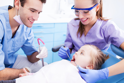 美国孩子几岁看牙医