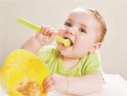 宝宝几个月开始吃辅食好？