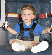 宝宝坐飞机可以用安全座椅吗