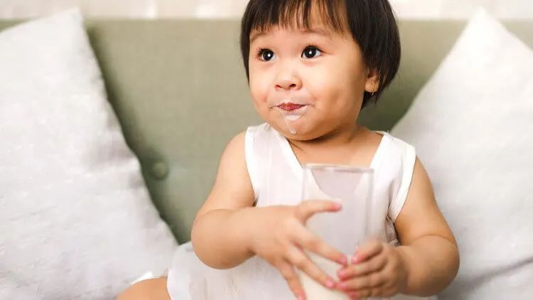 美国宝宝喝牛奶 美国宝宝喝牛奶