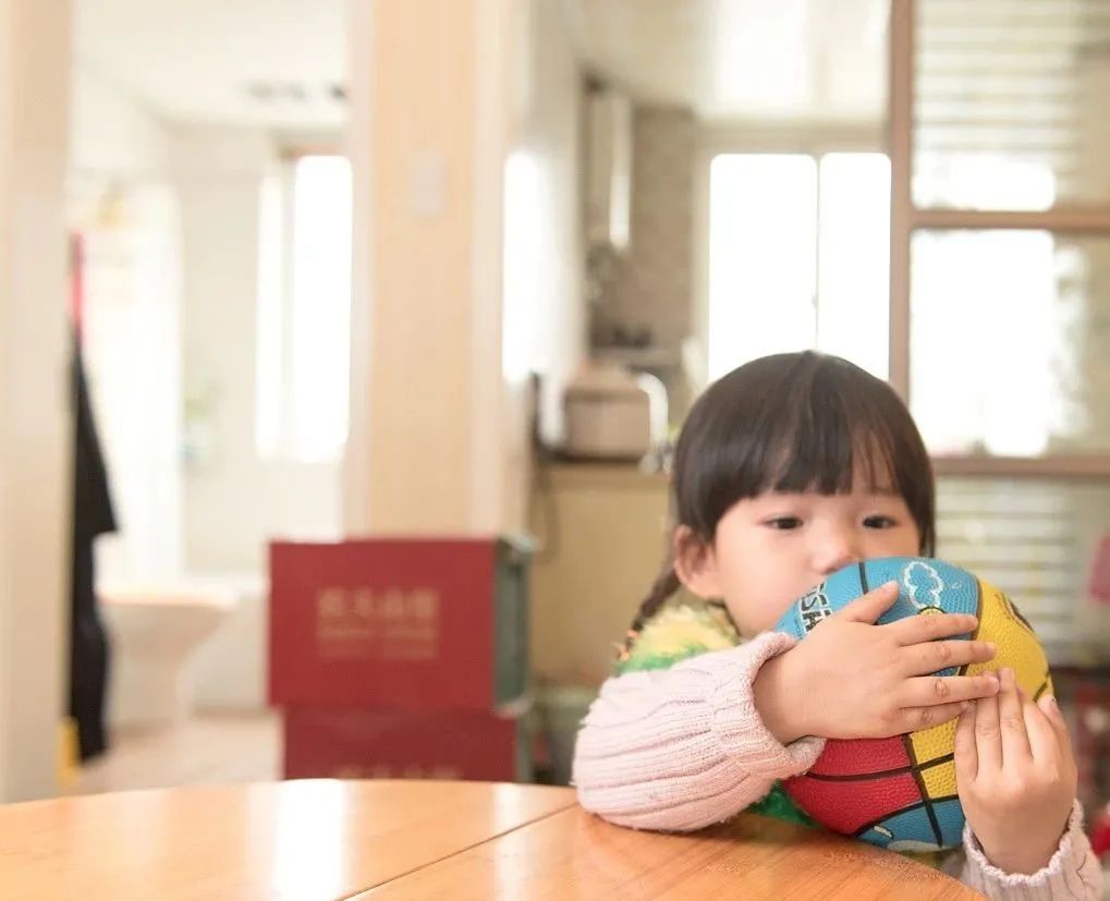 【妈妈分享】走路磕碰、讨厌刷牙、不喜欢沙土,孩子可能感统失调了,抓住关键期还有得救,过了这个年龄难以矫正…… 【妈妈分享】走路磕碰、讨厌刷牙、不喜欢沙土,孩子可能感统失调了,抓住关键期还有得救,过了这个年龄难以矫正……