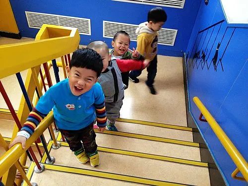 【妈妈分享】走路磕碰、讨厌刷牙、不喜欢沙土,孩子可能感统失调了,抓住关键期还有得救,过了这个年龄难以矫正…… 【妈妈分享】走路磕碰、讨厌刷牙、不喜欢沙土,孩子可能感统失调了,抓住关键期还有得救,过了这个年龄难以矫正……