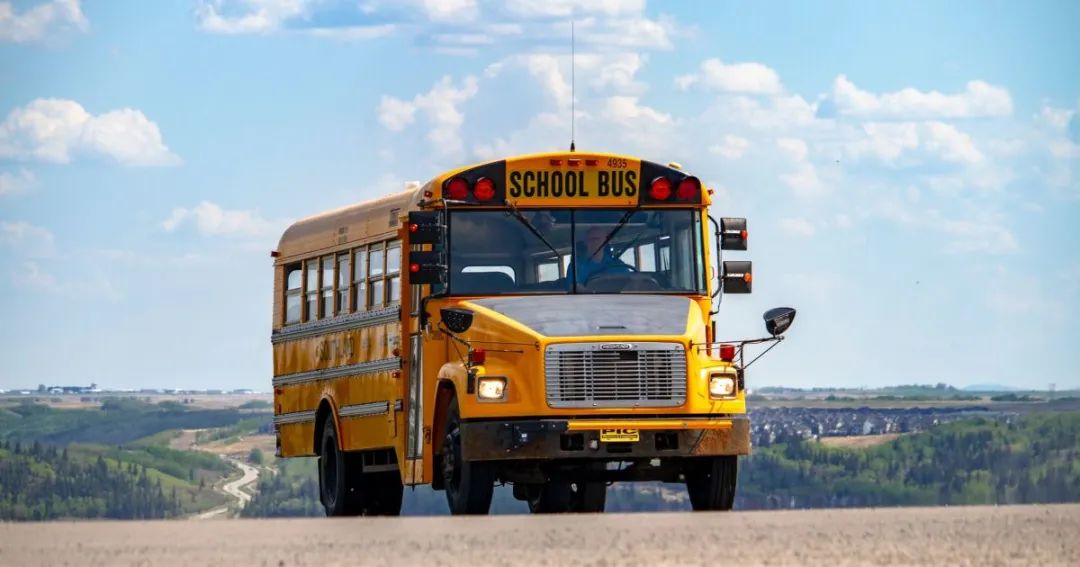校车司机越来越少，孩子又只能在家上学？