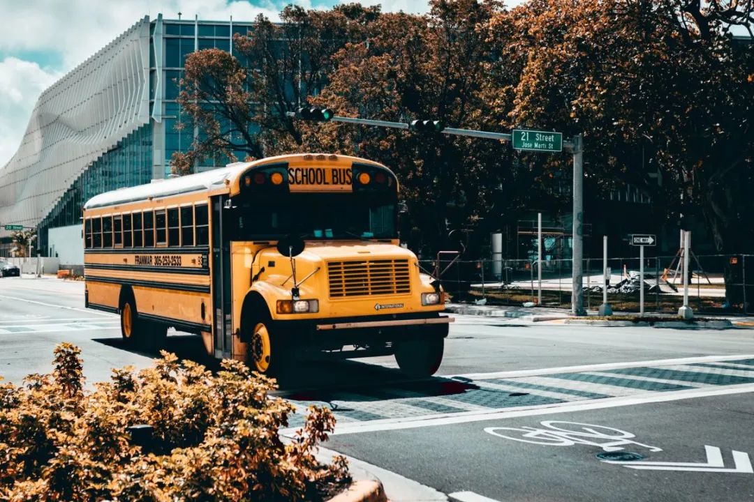 校车司机越来越少，孩子又只能在家上学？