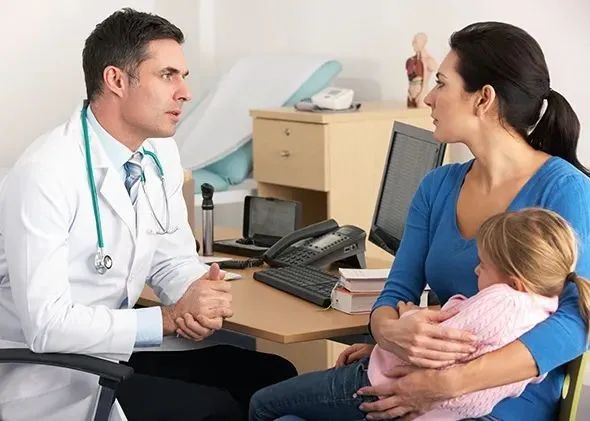 孩子总喜欢看电视吃东西?当心变成小胖墩! 孩子总喜欢看电视吃东西?当心变成小胖墩!