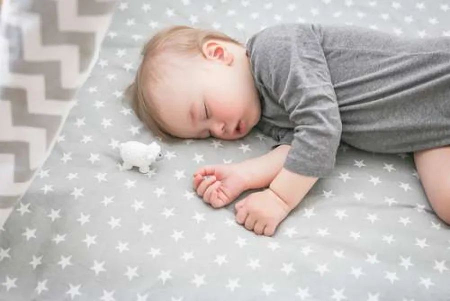 新手爸妈必须了解的0~1岁宝宝睡眠基本知识