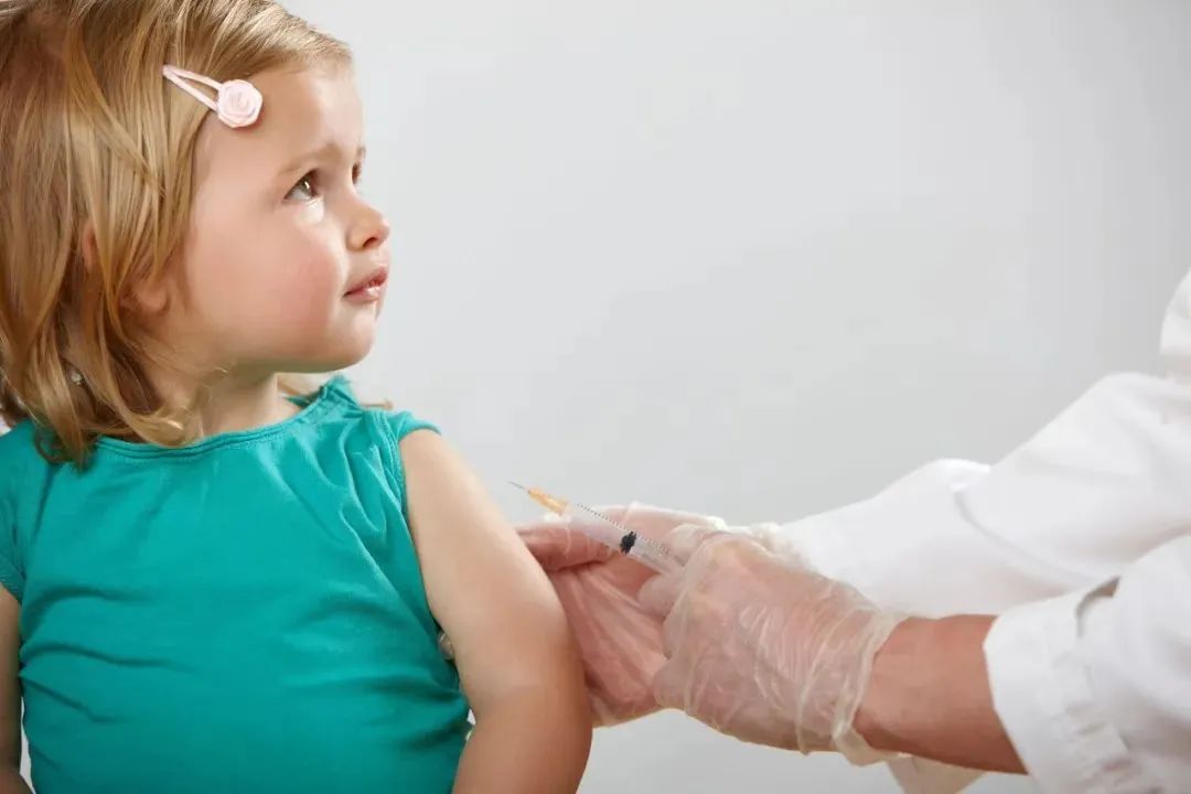 孩子每年该接种哪些疫苗？还傻傻搞不清楚？儿童疫苗接种时间表来啦！