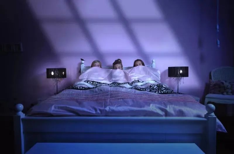 孩子总是夜醒、甚至半夜大哭大闹,怎么回事? 孩子总是夜醒、甚至半夜大哭大闹,怎么回事?