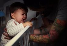 孩子总是夜醒、甚至半夜大哭大闹,怎么回事?