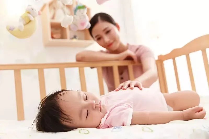 孩子总是夜醒、甚至半夜大哭大闹，怎么回事？