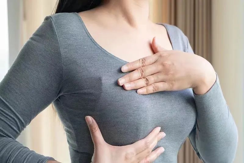 母乳喂养会导致胸下垂、影响乳房大小和形状?你真的知道母乳喂养对乳房的影响吗? 母乳喂养会导致胸下垂、影响乳房大小和形状?你真的知道母乳喂养对乳房的影响吗?