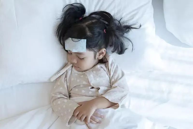 孩子身体抽搐、翻白眼、失去知觉是怎么回事?该怎么做? 孩子身体抽搐、翻白眼、失去知觉是怎么回事?该怎么做?