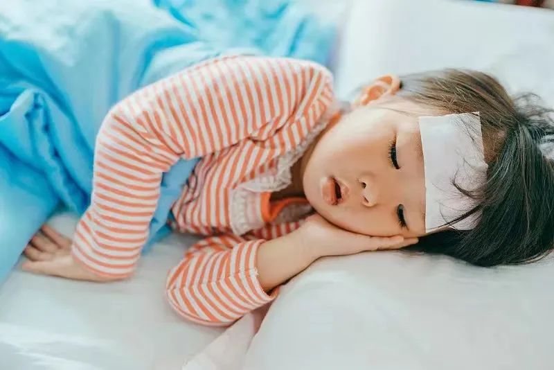宝宝流鼻涕、咳嗽、发热？请注意，以上症状可能并非是感冒，而是呼吸道合胞病毒感染！
