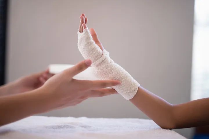 孩子受伤不要慌,聪明的家长都会这样做! 孩子受伤不要慌,聪明的家长都会这样做!
