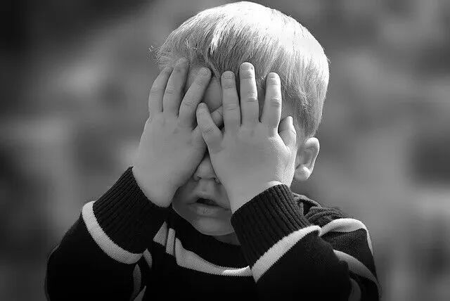 孩子半夜咳嗽不止喉咙肿痛,急性喉炎真的“很急”,早防早安心! 孩子半夜咳嗽不止喉咙肿痛,急性喉炎真的“很急”,早防早安心!