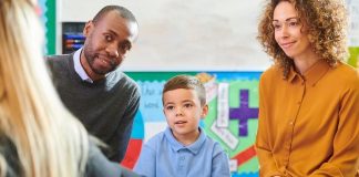 把握住与美国学校老师有效沟通的机会——Parent-Teacher Conference美国家长会