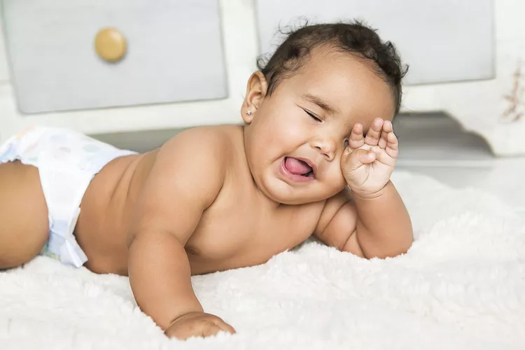 你家宝宝也不爱按时睡觉吗？不是睡得晚，就是起得早？还爱做噩梦？这里都有解决办法！