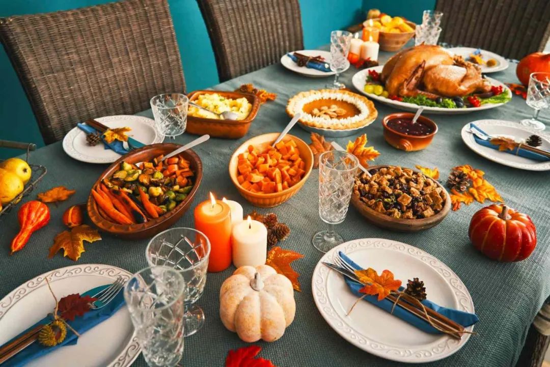 今年感恩节营业的商店和餐厅减少了，购买节日用品或食材要尽早！内有列表
