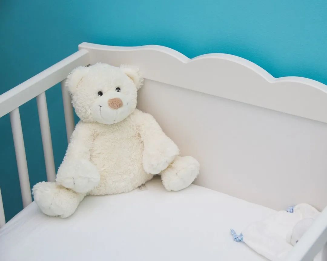 每年约3400名美国婴儿死于睡眠中的意外，罪魁祸首正是这些婴儿产品！