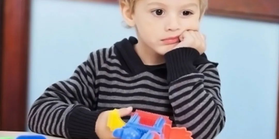 美国一daycare老师未经允许给孩子贴情绪镇定贴,家长感到震惊且愤怒,后续处理家长不满意 美国一daycare老师未经允许给孩子贴情绪镇定贴,家长感到震惊且愤怒,后续处理家长不满意