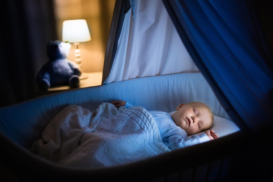孩子最近睡的越来越少，夜间频繁醒来，是睡眠倒退期到了吗？该怎么办？