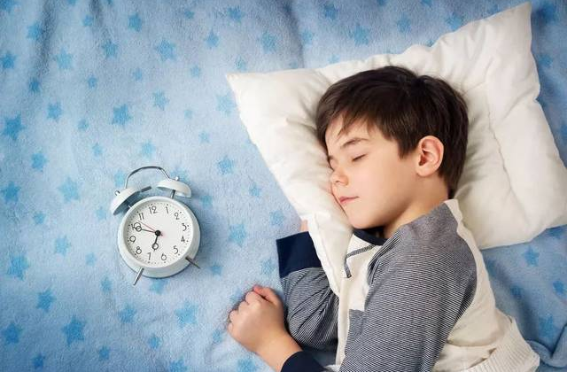 孩子最近睡的越来越少，夜间频繁醒来，是睡眠倒退期到了吗？该怎么办？