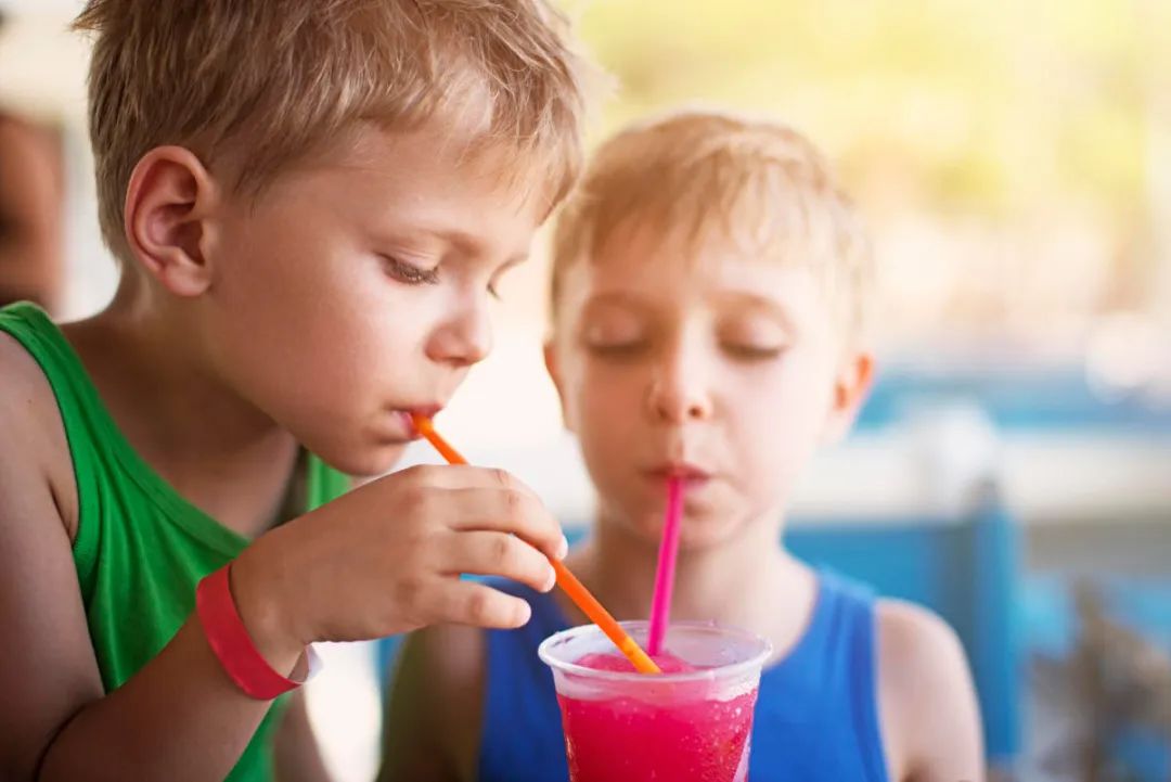 一杯冰沙使一个3岁孩子丧失意识，是什么成分有问题？冰沙=危险？