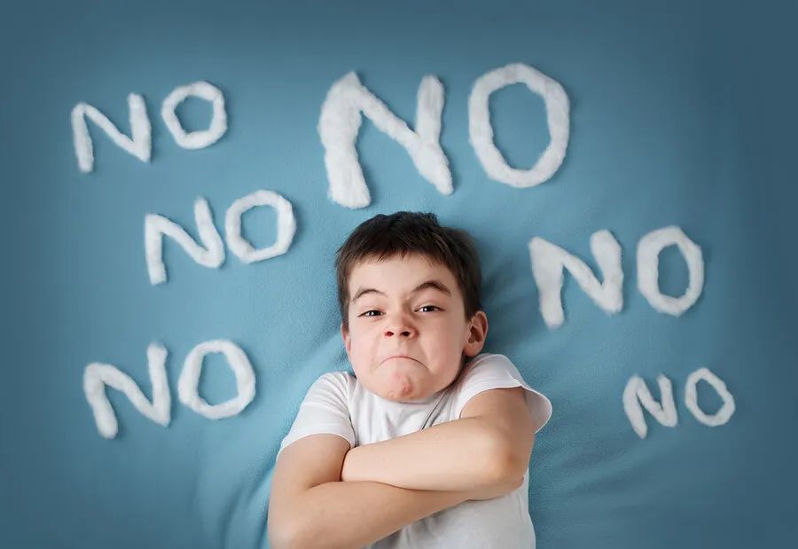 不！当你的孩子因别人的要求而感到压力时，能坚决地说“不”吗？一起来看看如何教孩子在适当的情形下说“不”