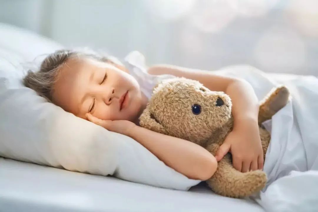 睡眠影响孩子身高吗？早睡是不是一个“迷思”？